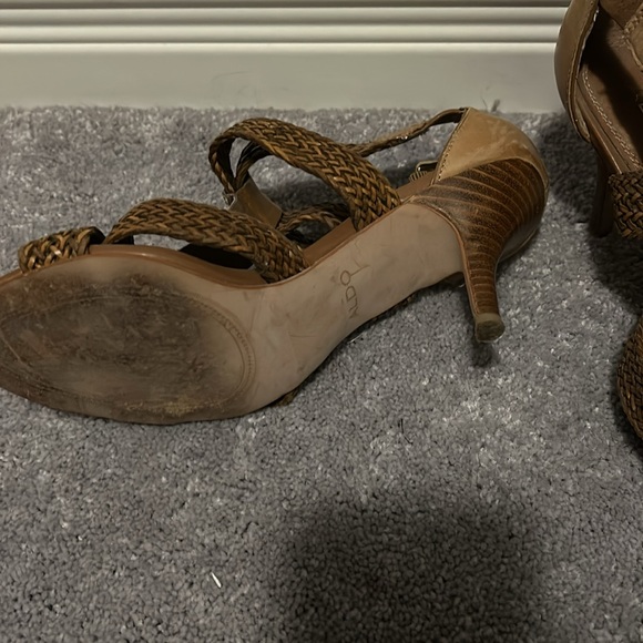 Tan heel - Picture 5 of 5